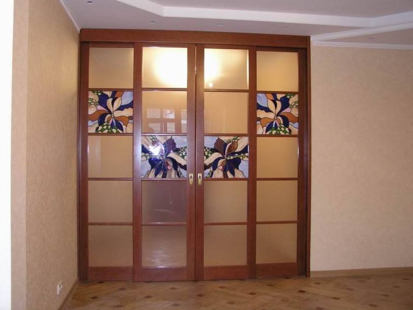 Перегородка с цветными стеклянными вставками Новочеркасск