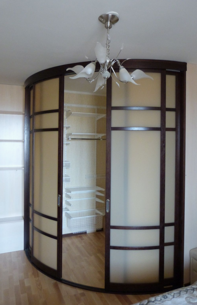 Радиусная полукруглая угловая гардеробная комната Новочеркасск