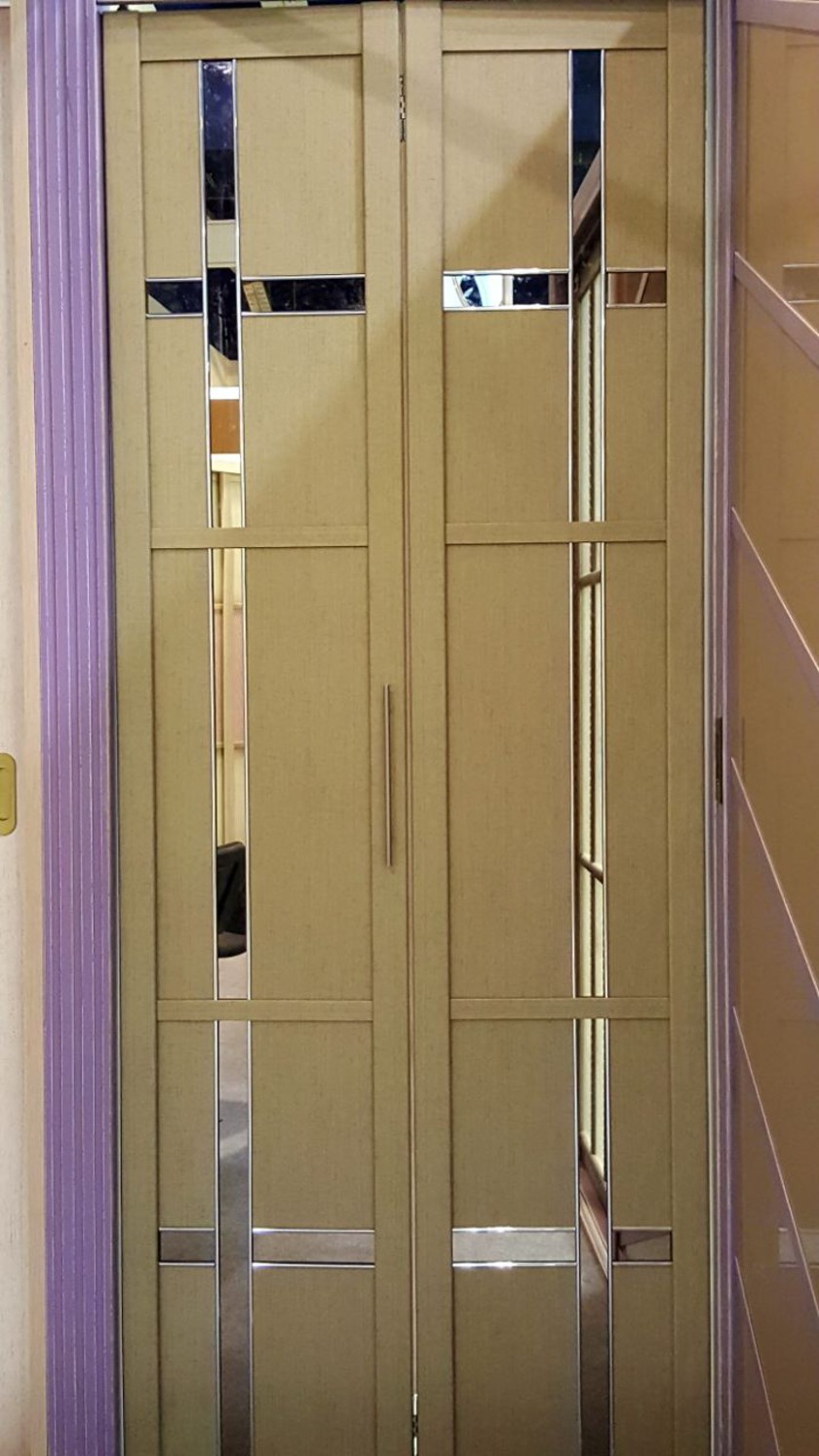 Двери гармошка шпонированные с зеркальным декором Новочеркасск